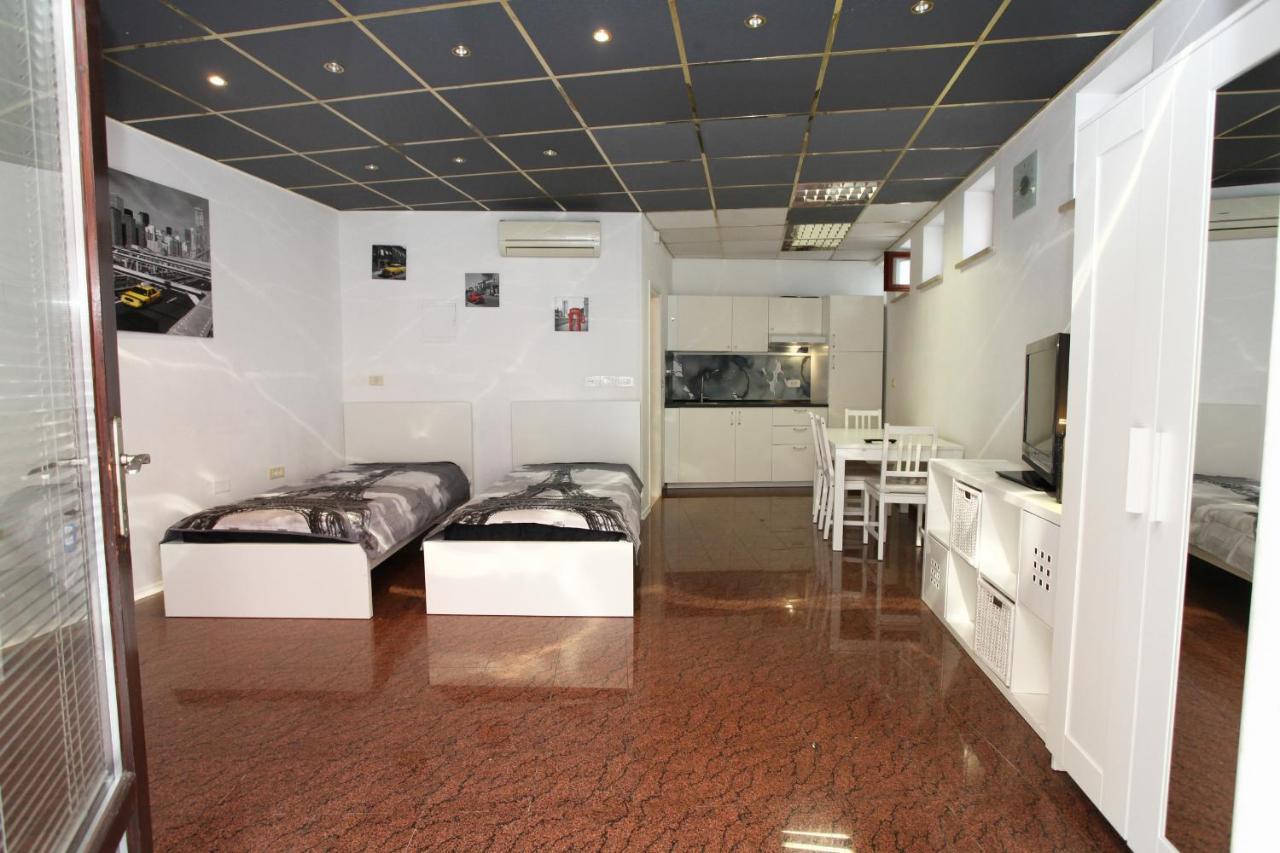 Koper Central King Studio Samo Exterior photo